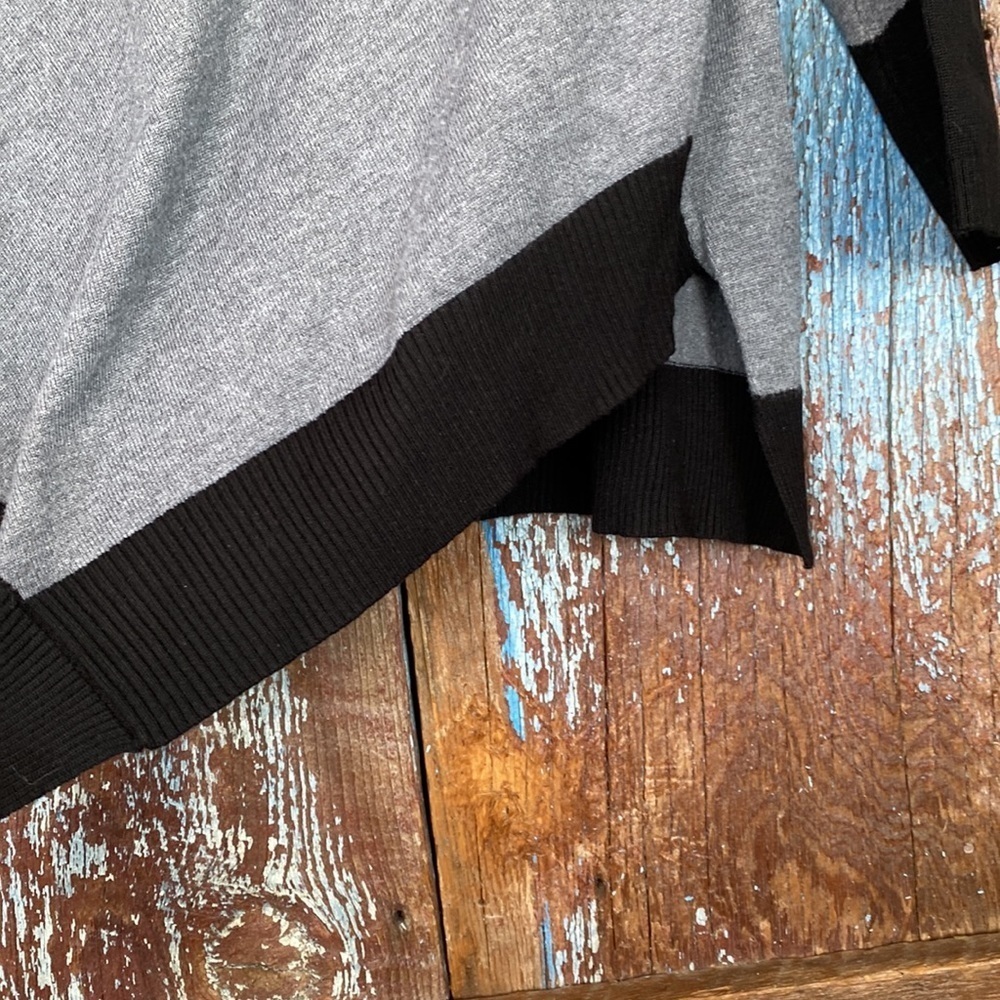 Verve Ami Gray & Black Asymmetrical Sweater Size 1X - Picture 3 of 5
